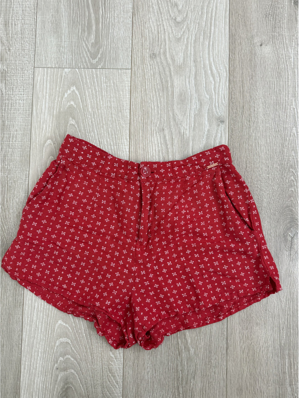 Volcom Red Floral Print Casual Shorts Size Small